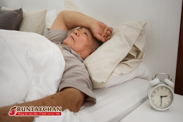 Người bệnh Parkinson thường bị mất ngủ vào ban đêm và ngủ nhiều vào ban ngày